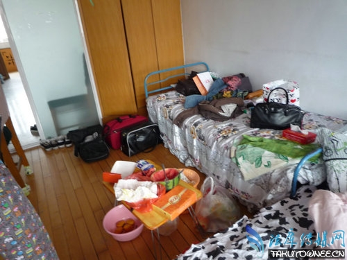 情侣小窝惊呆老妈，现在的年轻人为何都不干家务活？