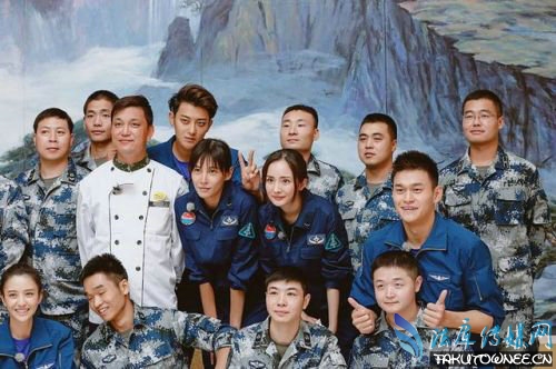 杨幂真男节目化身冰激凌西施,自爆从不查岗刘恺威