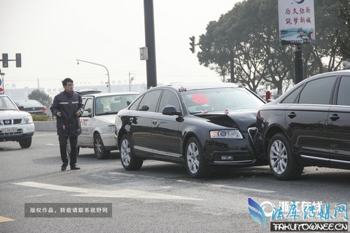 婚车接亲路上连环追尾,婚车撞车应该怎么处理?