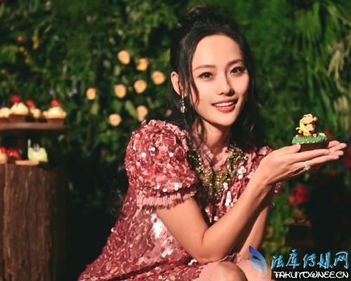 30岁张嘉倪低调结婚生子 老公姓氏特别 网友：大意了！