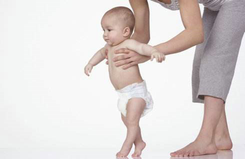 婴儿行走反射是什么意思?新生婴儿的原始反射都有哪些?