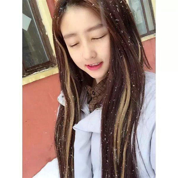 王晨正跟炫迈妹穿了情侣装,许多人都以为他们在一起了,快手网友纷纷