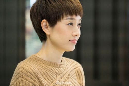 罗子君是在什么品牌的鞋店上班?罗子君最后做的是什么工作?