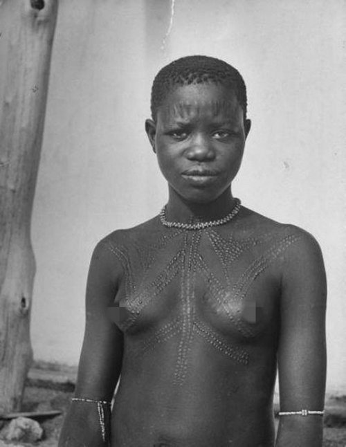 非洲乌干达女人开放到不穿衣服，非洲地区为什么会那么穷？