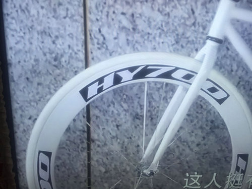 谈判官陈莫的扮演者是谁？陈莫骑的自行车是什么品牌价值多少钱？