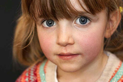 外国人眼睛为什么是蓝色的眼睛颜色跟什么有关系 法库传媒网