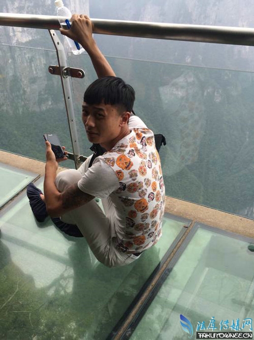 张家界玻璃栈道碎过吗?玻璃栈道真的有那么吓人吗?