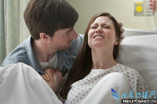 中国孕妇顺产分娩录像,老公可以进产房陪伴孕妇吗?