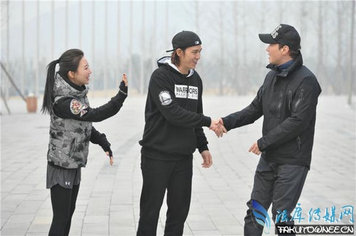 天王黎明非凡搭档频繁尿尿,黎明非凡搭档出场费多少钱?